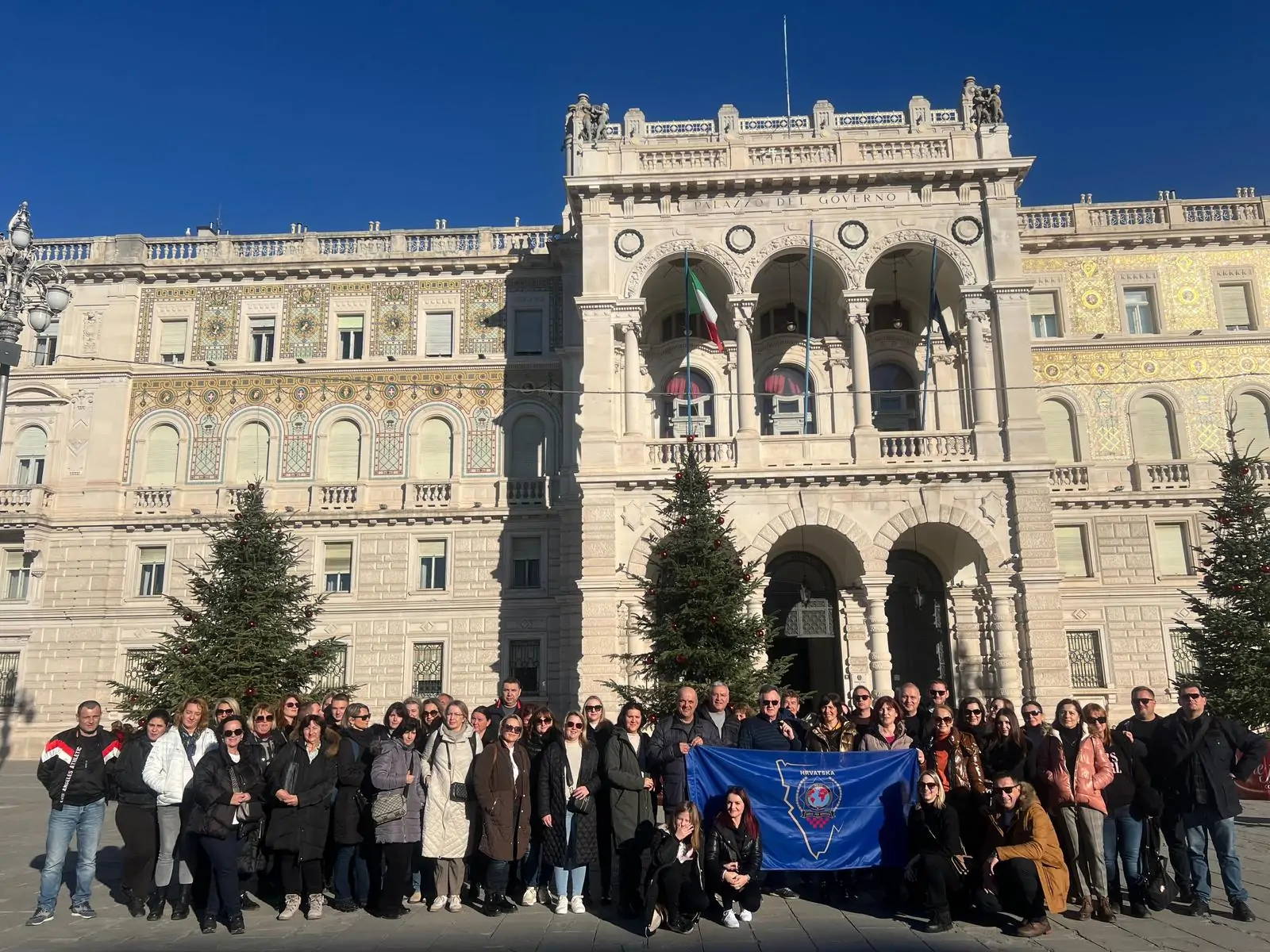 Predbožićni izlet u Trst i Miramare - IPA Istra Dvorac Miramare u Italiji, okružen prelijepim vrtovima i pogledom na more, savršeno mesto za istraživanje i uživanje u arhitekturi.